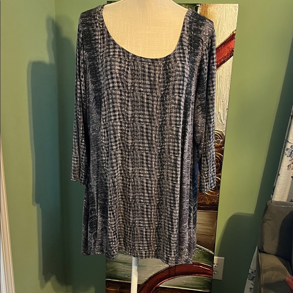 Rose & Olive Black and Gray Tunic Top
